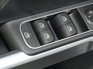 2022GLB 180 Ӹ п؅^(q)