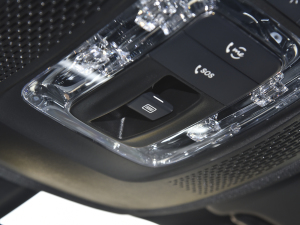 2022Ŀ GLB 180 r п؅^