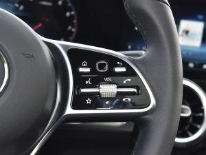 2022Ŀ GLB 180 r п؅^