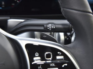 2022Ŀ GLB 180 r п؅^