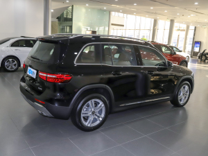 2022Ŀ GLB 180 Ӹ w^