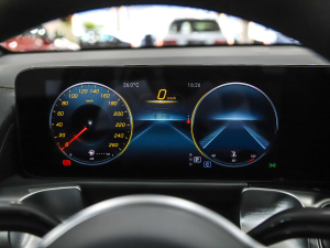 2022Ŀ GLB 180 Ӹ п؅^