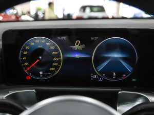 2022Ŀ GLB 180 Ӹ п؅^