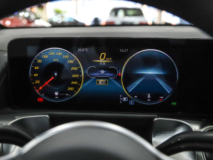 2022Ŀ GLB 180 Ӹ п؅^