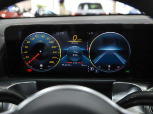 2022Ŀ GLB 180 Ӹ п؅^