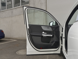 2022GLB 220 r {λ܇T