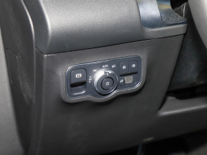 2022GLB 220 4MATIC п؅^(q)