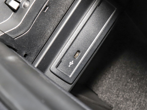 2022GLB 220 4MATIC п؅^(q)