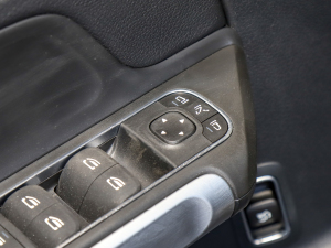 2022GLB 220 4MATIC п؅^(q)