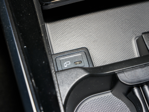 2022Ŀ GLB 200 r п؅^