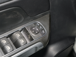 2022Ŀ GLB 200 r п؅^