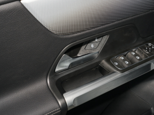 2022Ŀ GLB 200 r п؅^