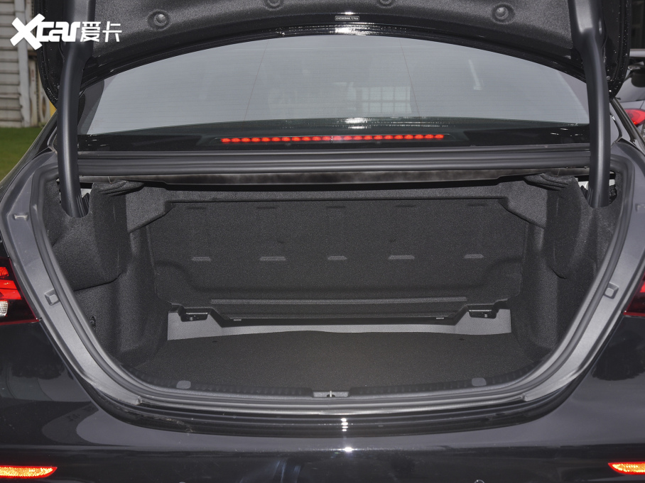 2022YE E 300 L \F