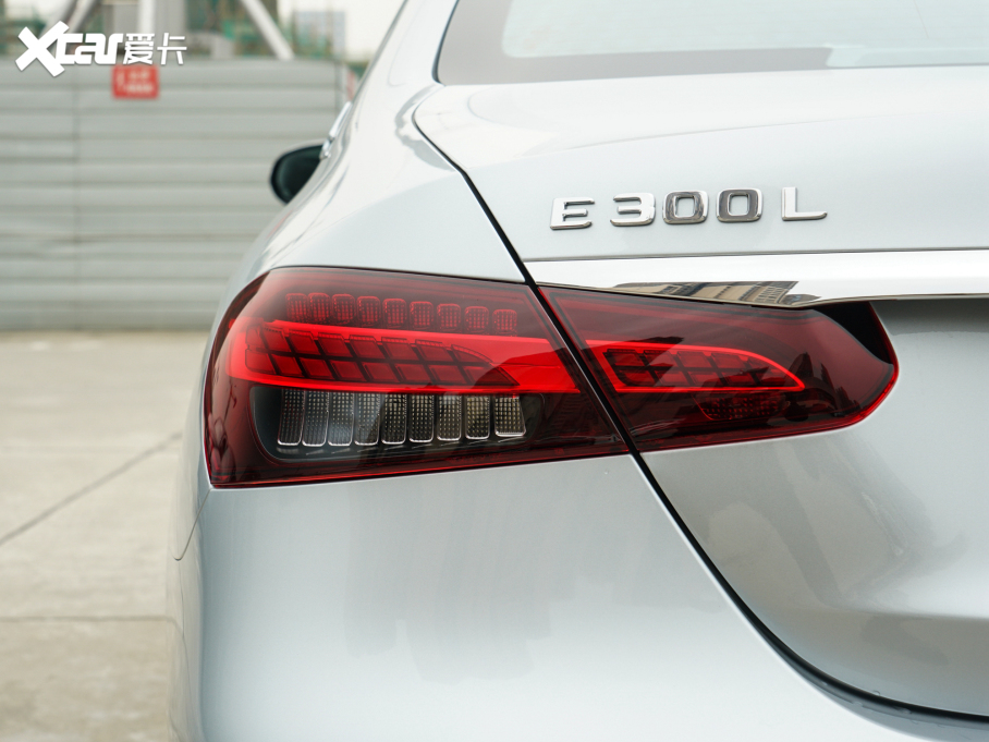 2022YE E 300 L \ӕr