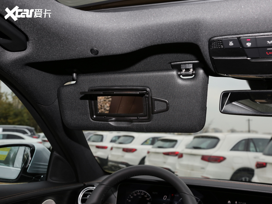 2022��YE�� �Ŀ� E 300 L �\�Ӻ��A��