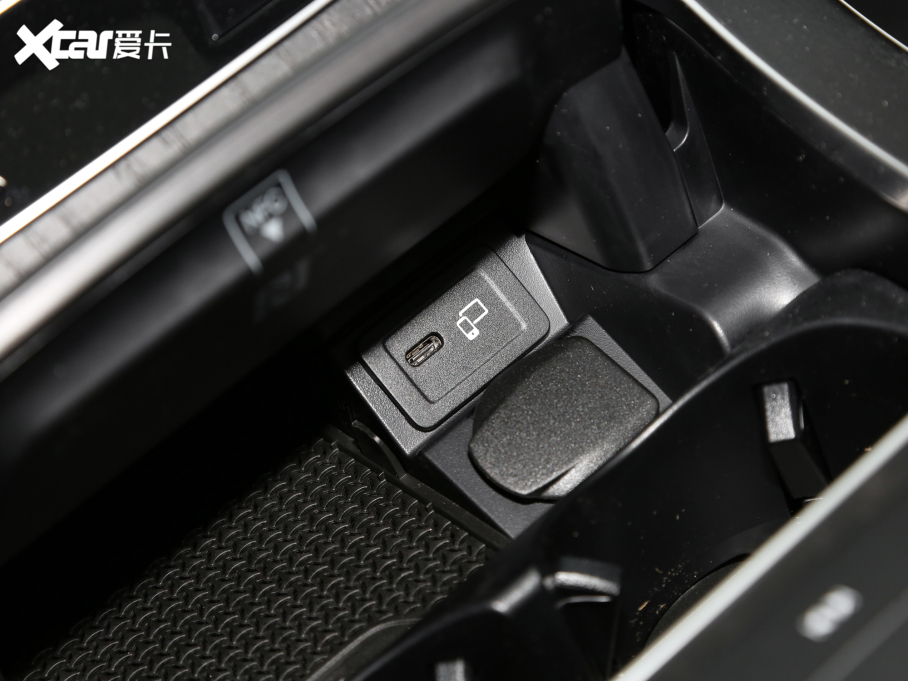 2022YE Ŀ E 300 L \(yn)ӺA