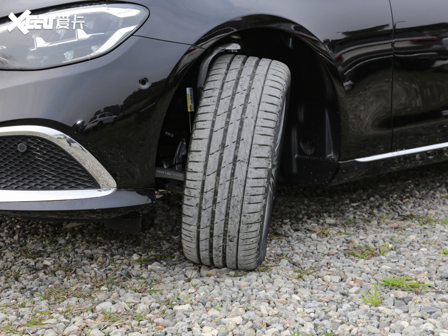 2022YE Ŀ E 300 L A