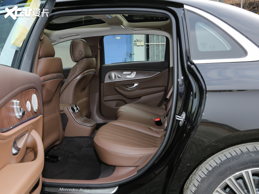 2022YE Ŀ E 300 L A