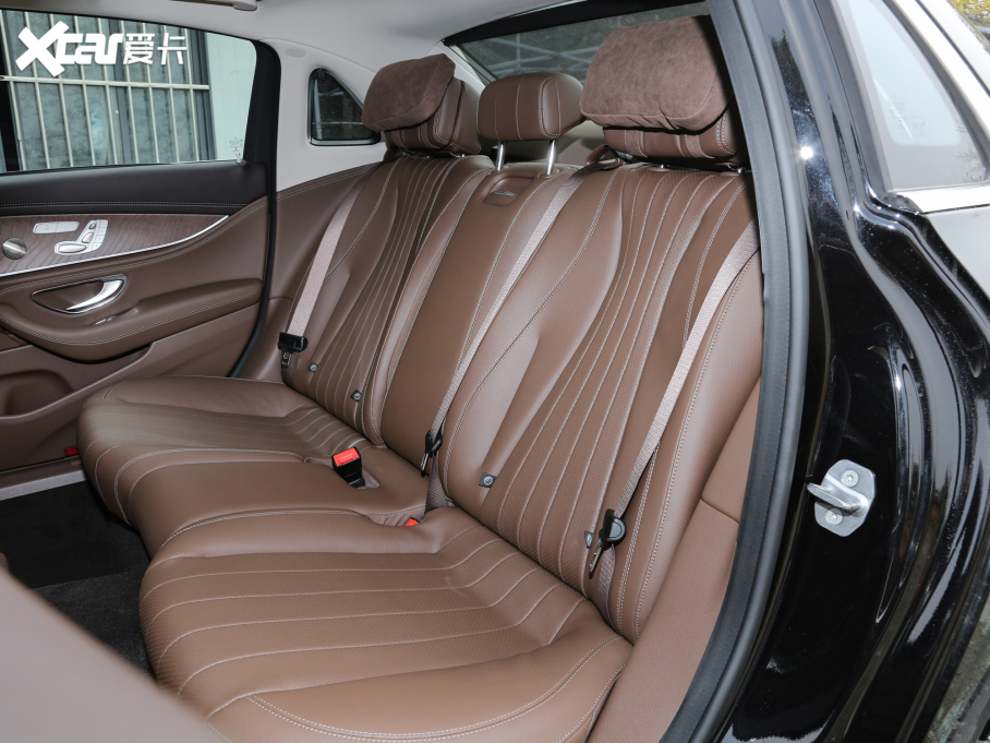 2022YE Ŀ E 300 L A