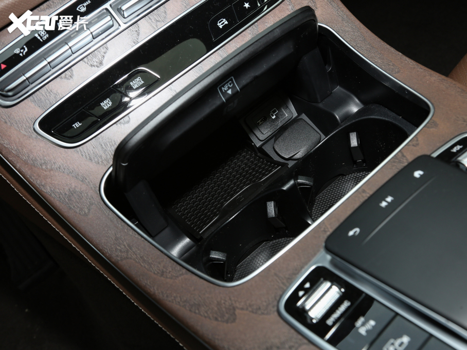 2022YE Ŀ E 300 L A