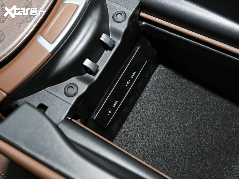 2022YE Ŀ E 300 L A