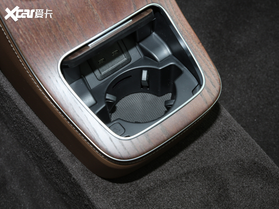 2022YE Ŀ E 300 L A