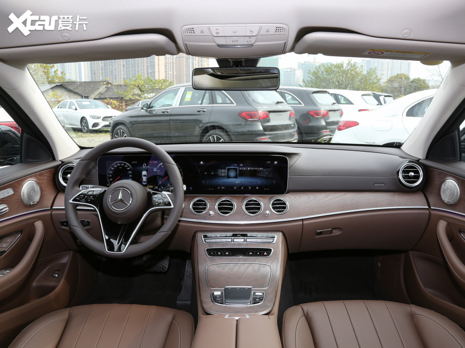 2022YE Ŀ E 300 L A