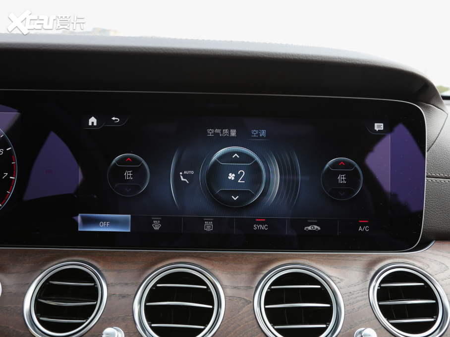 2022YE Ŀ E 300 L A