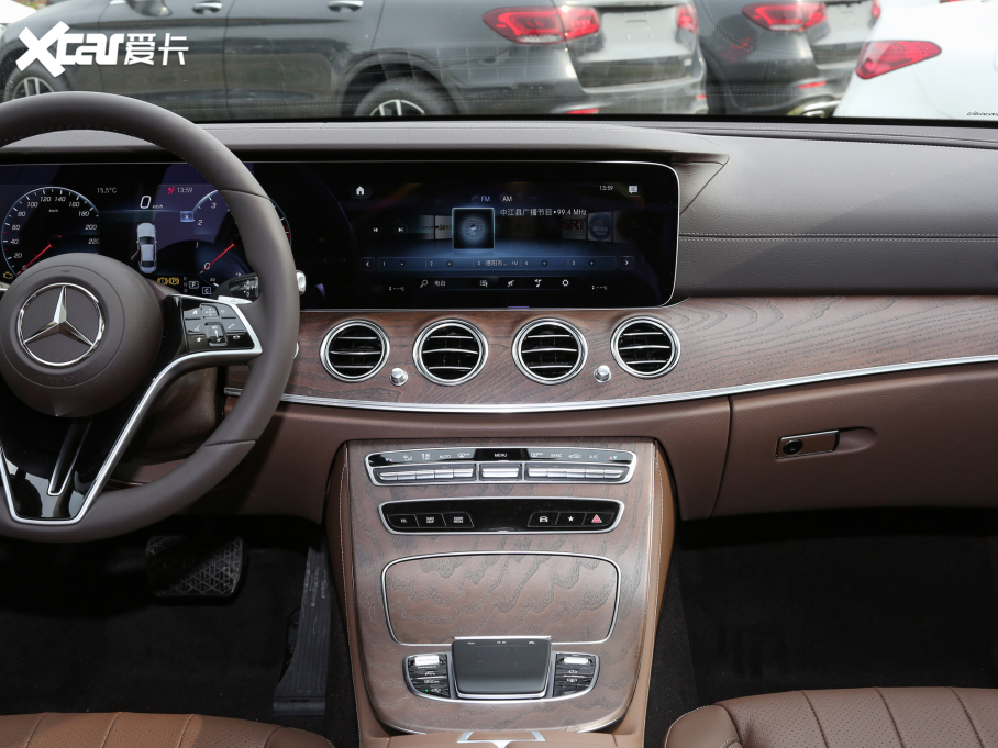 2022YE Ŀ E 300 L A