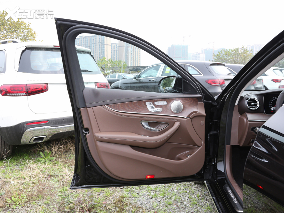 2022YE Ŀ E 300 L A