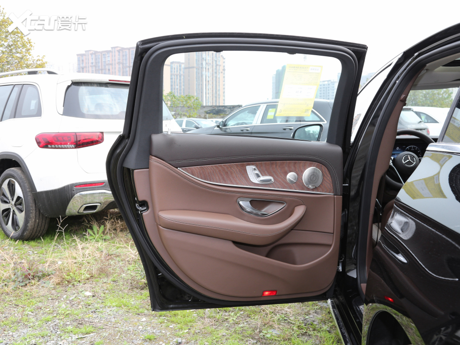 2022YE Ŀ E 300 L A