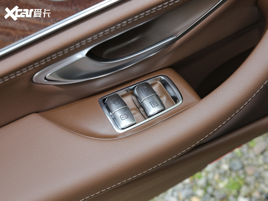 2022YE Ŀ E 300 L A