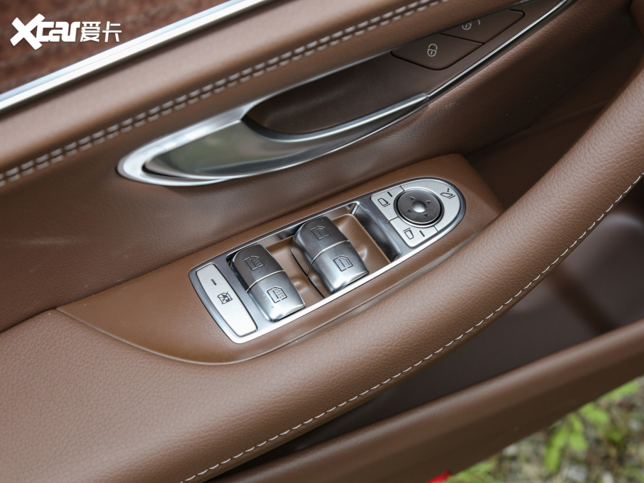 2022YE Ŀ E 300 L A