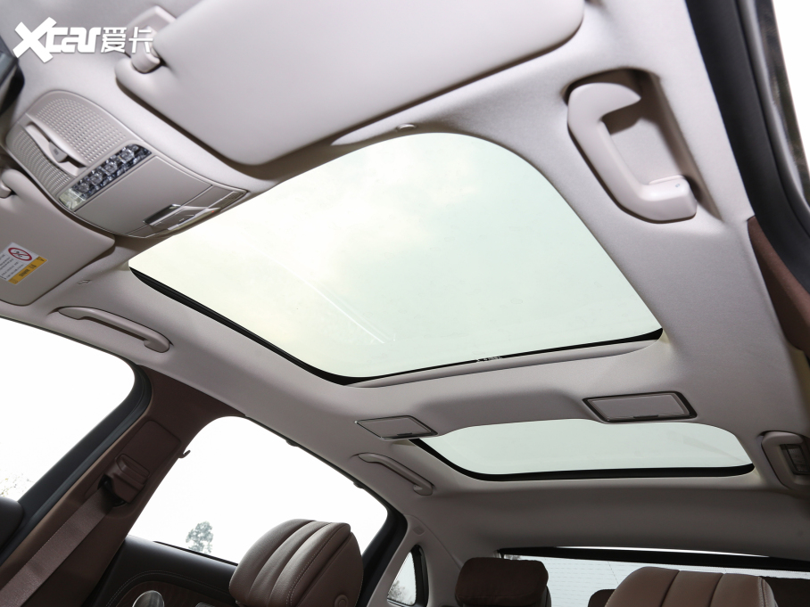 2022YE Ŀ E 300 L A