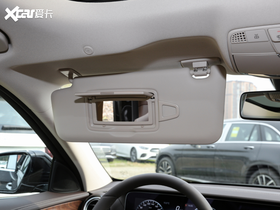 2022YE Ŀ E 300 L A