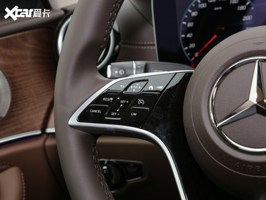 2022YE Ŀ E 300 L A