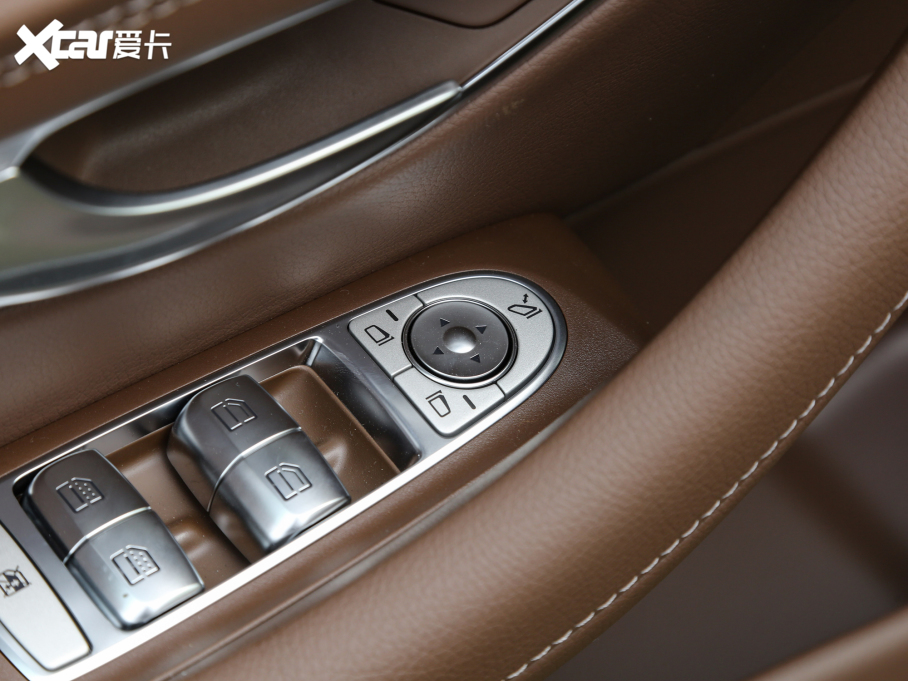 2022YE Ŀ E 300 L A