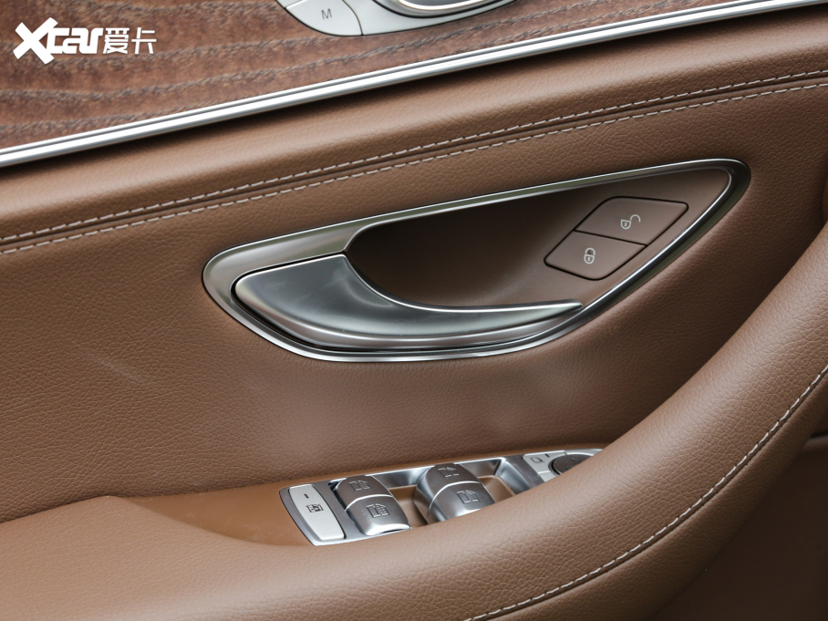 2022YE Ŀ E 300 L A