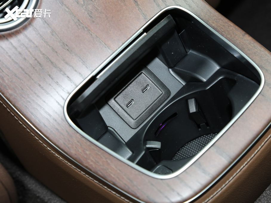 2022YE Ŀ E 300 L A