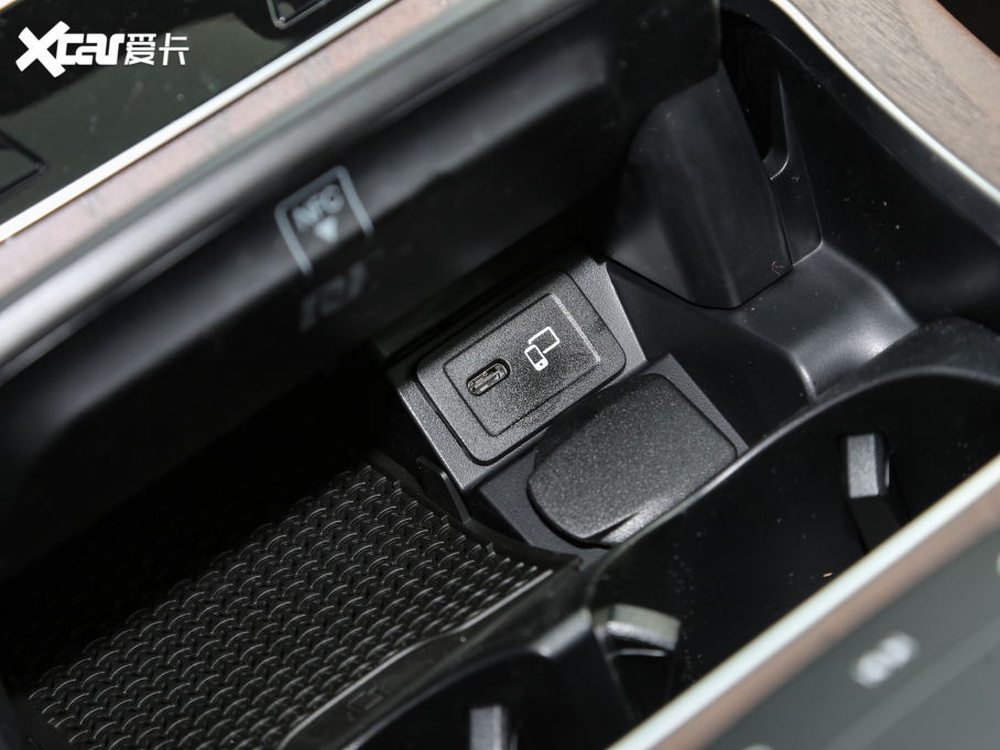 2022YE Ŀ E 300 L A