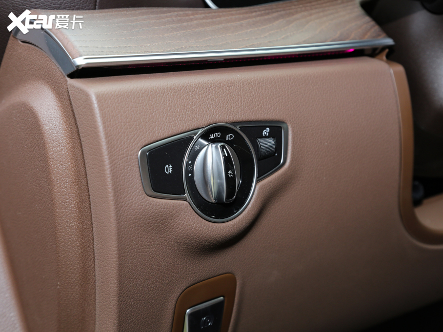 2022YE Ŀ E 300 L A