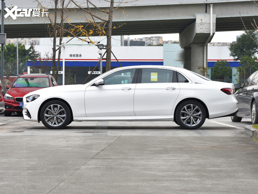 2022��YE�� �Ŀ� E 300 L �\�����F��