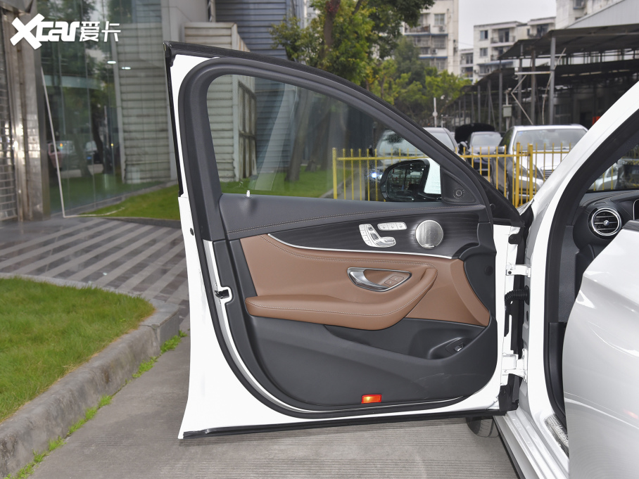 2022YE Ŀ E 300 L \F