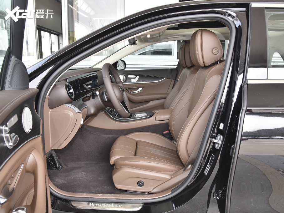 2022YE Ŀ E 300 L A