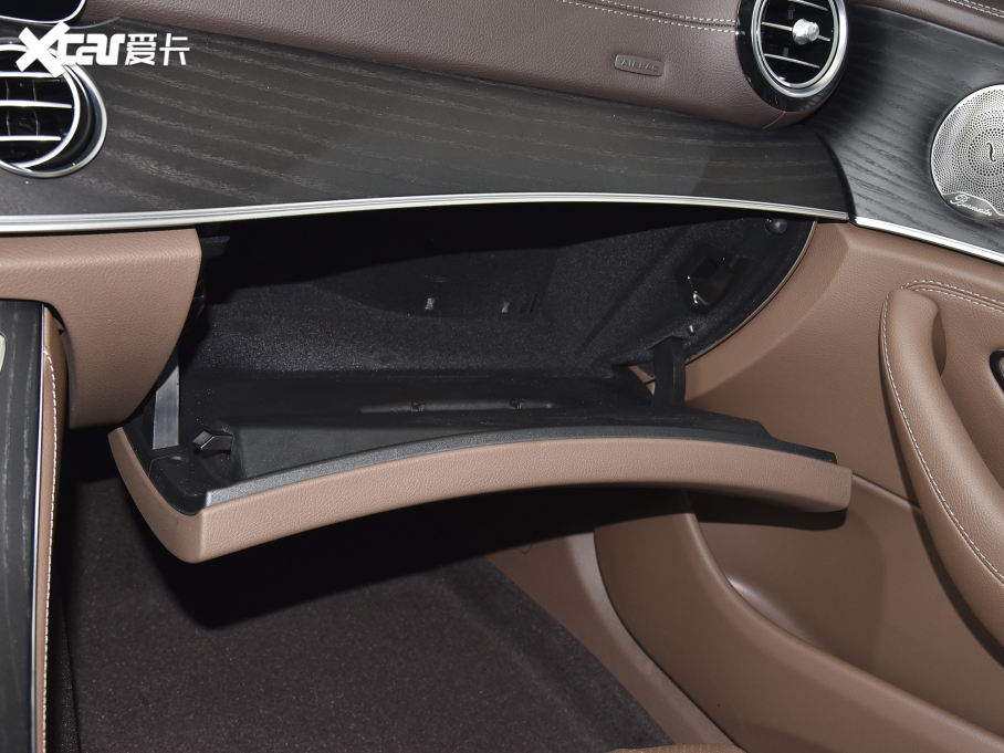 2022YE Ŀ E 300 L A