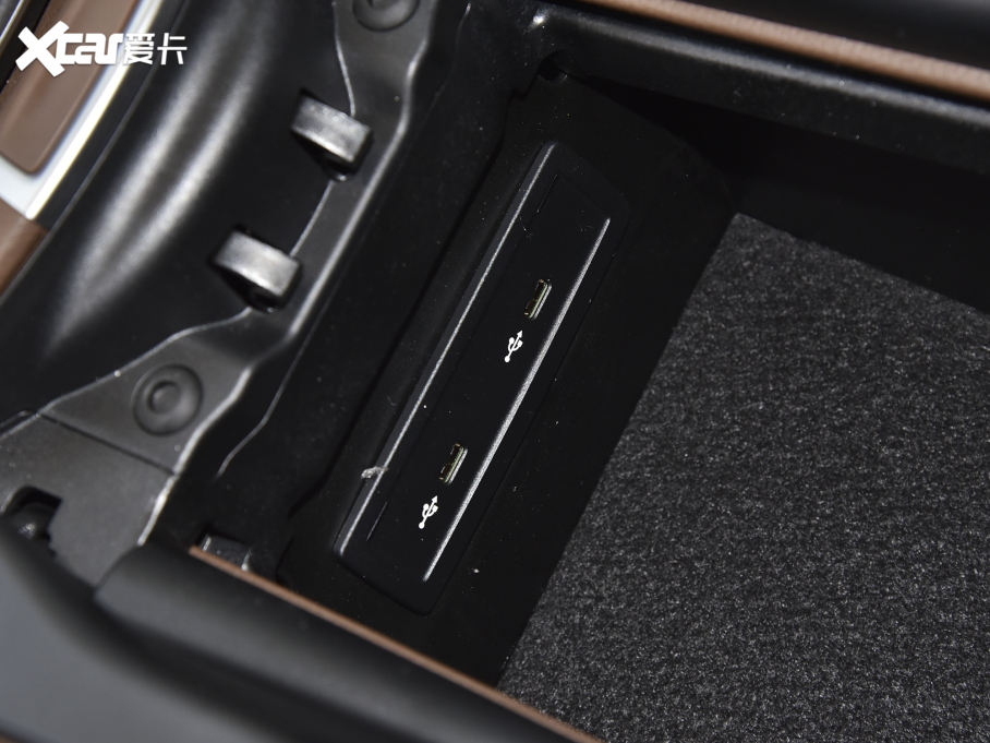 2022YE Ŀ E 300 L A