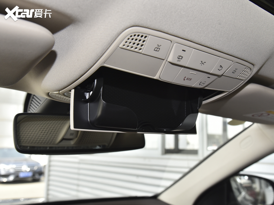 2022YE Ŀ E 300 L A