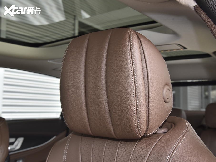 2022YE Ŀ E 300 L A