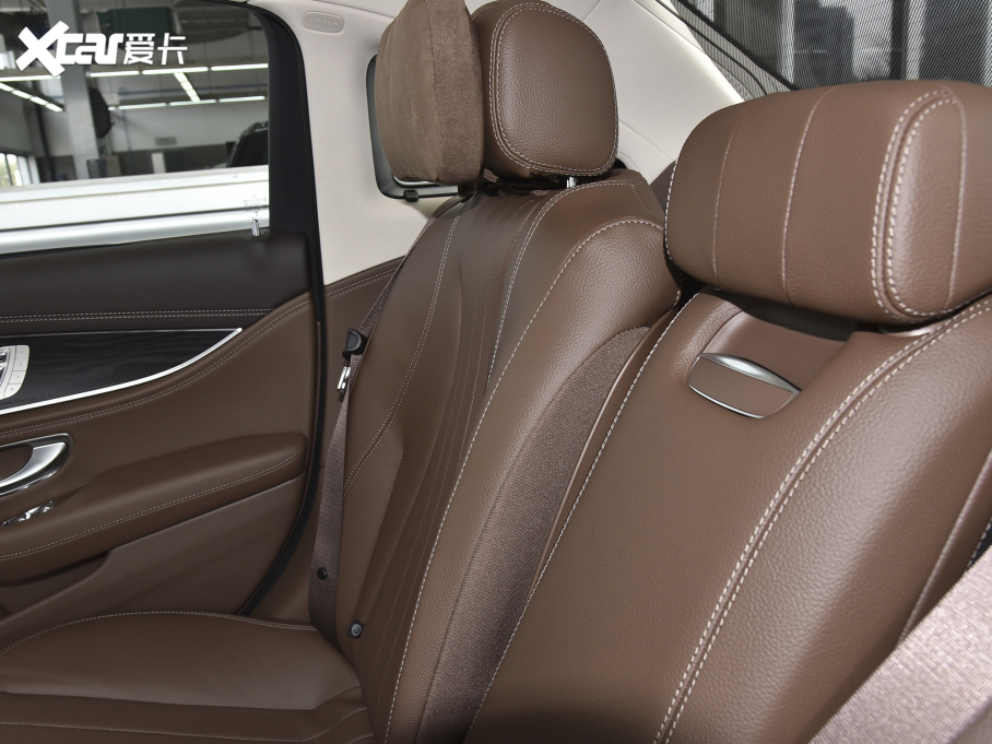 2022YE Ŀ E 300 L A