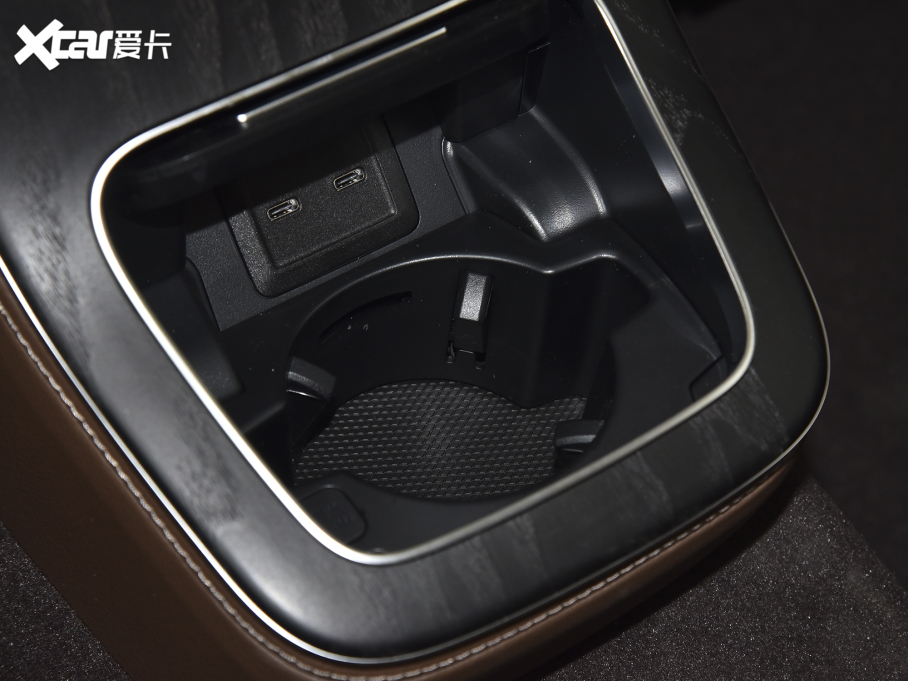 2022YE Ŀ E 300 L A